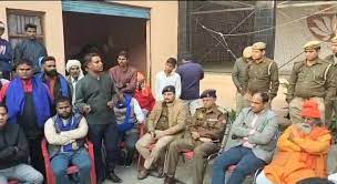 भूपखेडी में तनाव बरकरार,आरोपियों की गिरफ्तारी न होने पर दलितों ने बांधा बोरिया बिस्तर,अधिकारियों में हडकम्प