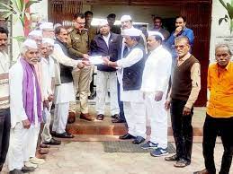 सीहोर में दलित समाज का प्रदर्शन:राज्यपाल के नाम TI को सौंपा ज्ञापन, दूल्हे को घोड़े से उतारा था