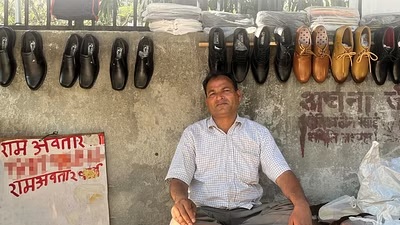 दिल्ली: मोची को "चमार" सरनेम लिखने के लिए मजबूर किया गया