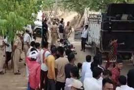 पुलिस के पहरे में घोड़ी पर निकला दलित दूल्हा, दुल्हन के पिता ने लगाई थी ये गुहार