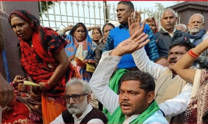 खिरियाबाग में जमीन-मकान बचाने के लिए आंदोलन कर रहे लोगों पर दर्ज हुए झूठे मुकदमे