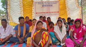 लातेहार: मनिका में दलित परिवार की जमीन पर दूसरे समुदाय के लोगों ने किया कब्जा, न्याय की मांग को लेकर भूख हड़ताल पर बैठा दलित परिवार