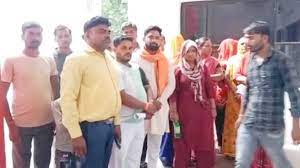 दो सगे भाइयों की गुंडागर्दी से पूरा मोहल्ला परेशान, महिलाओं के साथ पहुंचे लोगों ने एसपी को बताई आपबीती