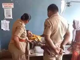 महाराष्ट्र में एक और अपमानजनक घटना! चोरी के शक में दलित युवकों को पेड़ से लटकाकर पीटा गया