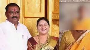 आदिवासी महिला को कपड़े उतार कर पीटा, सड़क पर दौड़ते वीडियो वायरल, BJP MLA की पत्नी घेरे में