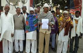 कार्रवाई न होने पर दलित परिवार ने दी गांव छाेड़ने की चेतावनी