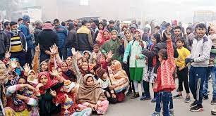 उझानी में तोड़ी अम्बेडकर प्रतिमा, गुस्साये लोगों ने हाईवे किया जाम-जमकर बवाल