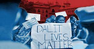 सरकारी भवन निर्माण के लिए सरकार को जमीन देने वाले दलित व्यक्ति को रहने के लिए घर नहीं है
