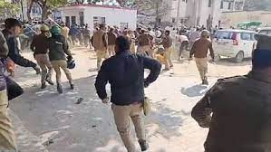 वेंटिलेटर पर जिंदगी की सांसें गिन रहा दलित गौरव, पुलिस से था प्रताड़ित; हिरासत में कसा फंदा