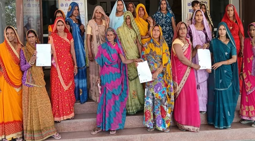 सुन लो सरकार: महिलाओं ने कहा- दलित होने के नाते बड़ी जाति के लोग नलकूपों से पानी नहीं भरने दे रहे