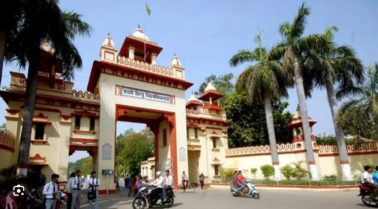 BHU में दलित छात्र के साथ अश्लीलता-मारपीट...हॉस्टल में बनाया बंधक:पीड़ित ने लंका थाने में दी तहरीर, बोला-FIR नहीं हुआ तो छोड़ दूंगा BHU