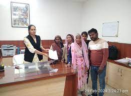 बेखोफ होकर दलित की जमीन पर मकान बना रहे गांव के दंबग