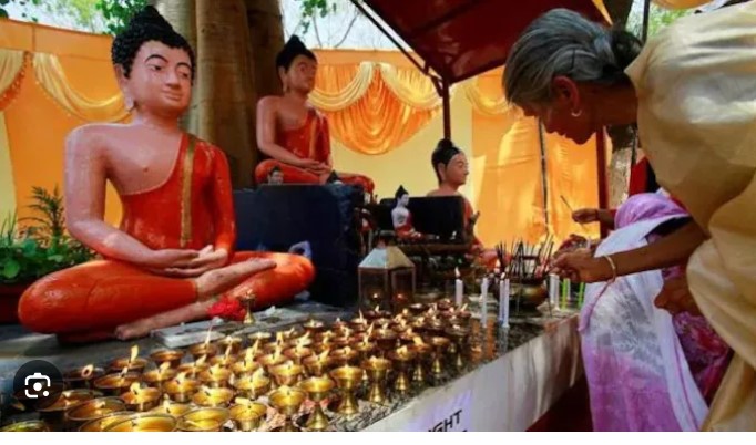 गुजरात सरकार ने कहा- बौद्ध अलग धर्म है, हिंदुओं को धर्म परिवर्तन के लिए अनुमति लेनी होगी