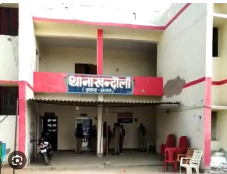जमीन विवाद में दबंगों ने दलित को खंभे से बांधकर-पीटा:पीड़ित की तहरीर पर 3 के खिलाफ FIR, खेत में तार लगाने के लिए हुआ विवाद