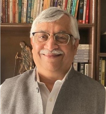 अदालतों की खबरें न्याय व्यवस्था पर सवाल उठा रही हैं और मीडिया यहां भी मस्त है