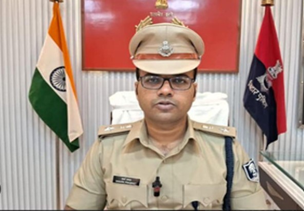अपराधियों को भगाने के मामले में तीन पुलिसकर्मियों पर केस दर्ज करने का आदेश