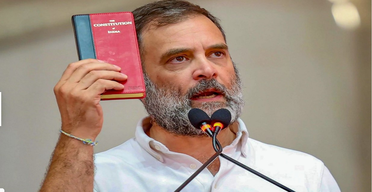 आरक्षण ख़त्म करने और संविधान बदलने का मुद्दा सिर्फ भ्रम है या भाजपा सच में ऐसा करना चाहती है ?