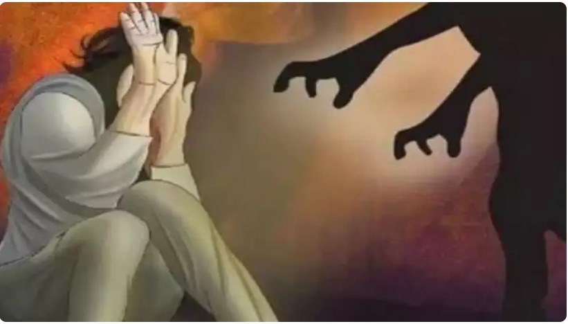 शर्मनाकः छात्रा पर संबंध बनाने के लिए दबाव बनाता था टीचर, तैयार होने पर दी थी धमकी; FIR होने के बाद हुआ फरार