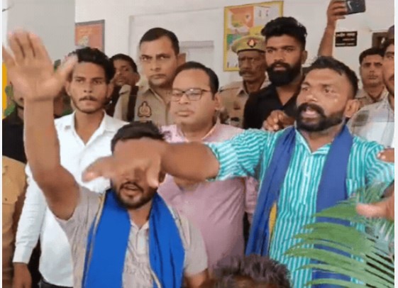 भीम आर्मी और बजरंग दल कार्यकर्ता भिड़े:सहारनपुर के हॉस्पिटल में दलित युवती की मौत, इंसाफ दिलाने पहुंचे थे दोनों संगठन