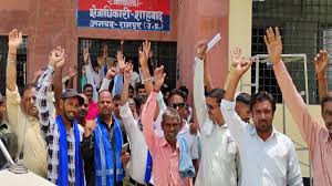 पुलिसकर्मियों ने दलित युवक को चौकी में नग्न कर पीटा, वीडियो वायरल