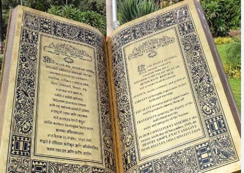 NCERT ने कक्षा तीन और छह की पाठ्यपुस्तकों से संविधान की प्रस्तावना हटाई