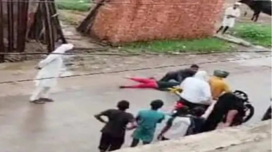 युवती को दलित युवक से प्यार करना पड़ा भारी, भाई ने सरेआम गला दबा कर की हत्या; कोई नहीं आया बचाने