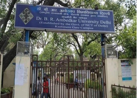 अंबेडकर विश्वविद्यालय ‘पतन के कगार पर’, 32 संकाय सदस्यों ने इस्तीफा दिया, 22 कानूनी लड़ाई में उलझे