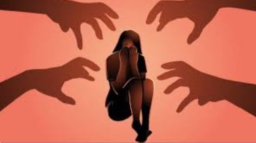 Crime: शौच के बाद घर लौट रही दलित लड़की को उठा कर ले गए कुछ लोग, बार बार करते रहे दुष्कर्म और फिर...