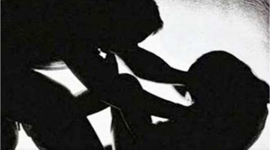 नौकरी का झांसा देकर दलित महिला से दुष्कर्म, FIR दर्ज कराने के लिए थाने में भटक रही पीड़िता