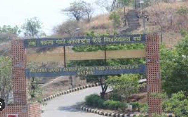 अंतरराष्ट्रीय हिंदी विश्वविद्यलय में दलित-बहुजन छात्रों का हो रहा शोषण, कुलपति के कारनामों का विरोध करना पड़ा भारी