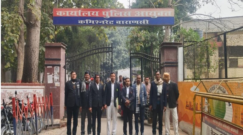 बीएचयू मनुस्मृति दहन विवाद : अधिवक्ताओं ने पुलिस आयुक्त से छात्रों पर लगे फर्जी आरोप हटाने की मांग की
