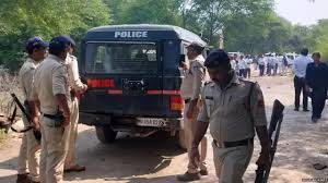 दलित परिवार को मोहल्ला छोड़ने की धमकी देने के आरोप में आठ पर केस