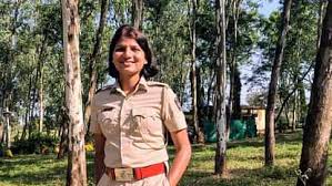 Vijaya Vasave: महाराष्ट्र की पहली ट्रांस वुमन फॉरेस्ट गार्ड बनीं वसावे, कहा- मजाक के चलते तीन बार खुदकुशी...