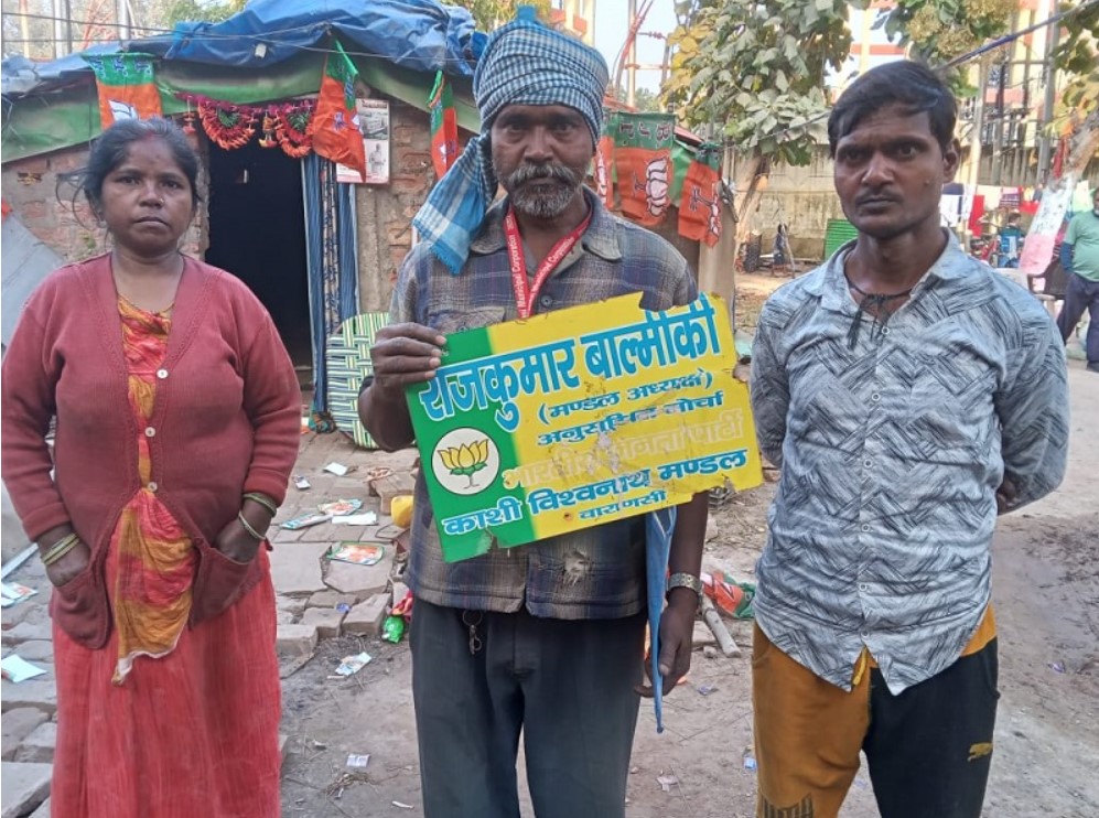 ग्राउंड रिपोर्ट: पीएम मोदी की काशी में विकास की भेंट चढ़ी सफाईकर्मियों की बस्ती, ठंड में सैकड़ों हुए बेघर