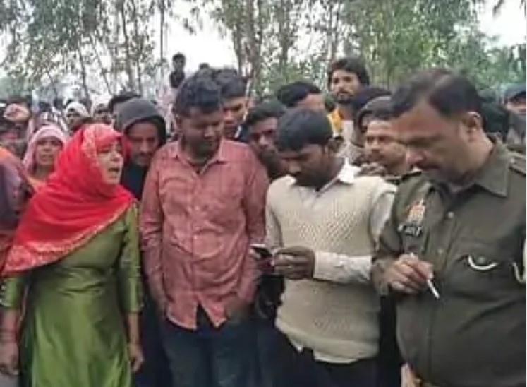 दलित की चाकू से गोदकर हत्या:रामपुर में पुलिस चौकी के पास बरामद हुआ शव, प्रेम प्रसंग में वारदात की आशंका