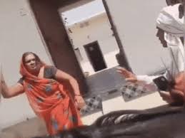 Tikamgarh News: घोड़े पर बैठे दूल्हे पर महिला ने किया पथराव, पुलिस सुरक्षा में निकली बारात, इस बात से थी नाराज