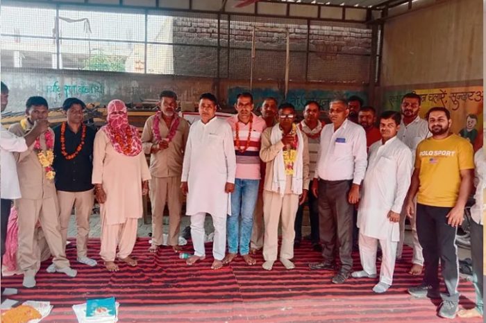 निगम कर्मियों के सफाई कर्मचरियों समेत 51 लोगों ने की भूख हड़ताल