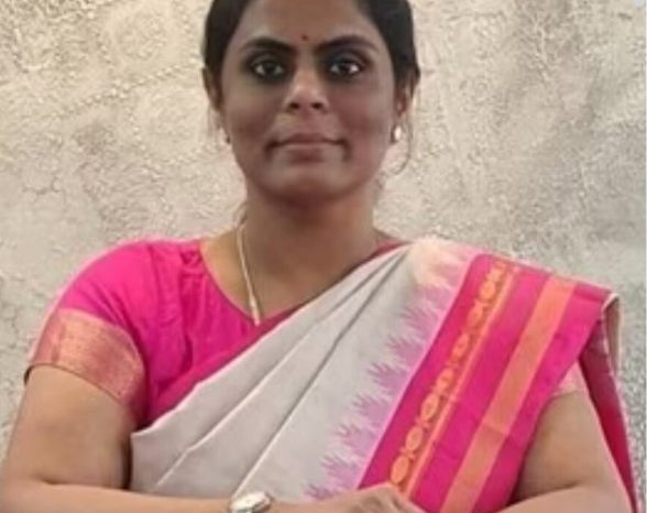 कौन हैं IAS वर्षिणी? दलित छात्रों से कही खुद अपने शौचालय साफ करने की बात, छिड़ा बवाल, SC आयोग ने भेजा नोटिस