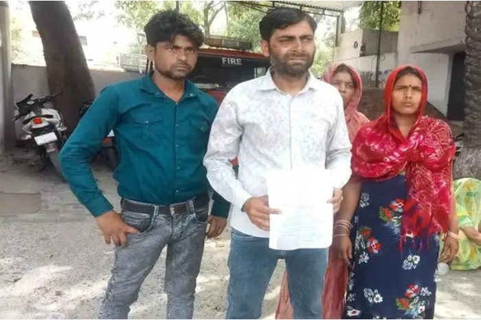 अलीगढ़: दलित युवक के साथ मारपीट, लगाई न्याय की गुहार लेकिन पुलिस ये क्या कह रही?