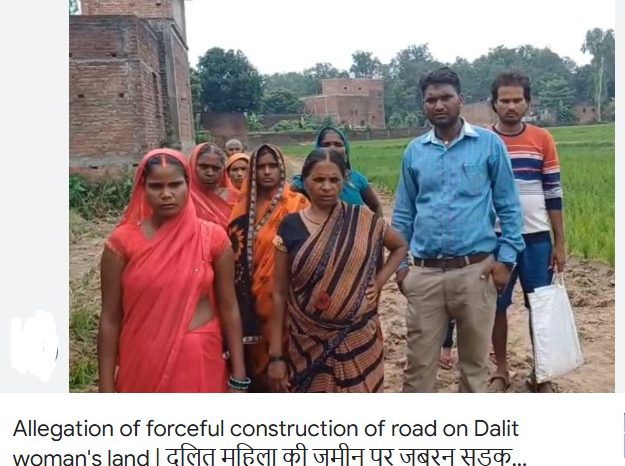 दलित महिला की जमीन पर जबरन सड़क निर्माण का आरोप:महराजगंज में प्रधानपति समेत 11 नामजद और 50 अज्ञात पर SC/ST एक्ट में FIR