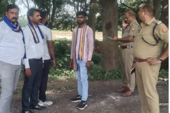 सीतापुर में दलित युवती की हत्या का मामला:परिजनों ने पुलिस के आश्वासन पर किया अंतिम संस्कार, भीम आर्मी ने की कार्रवाही की मांग