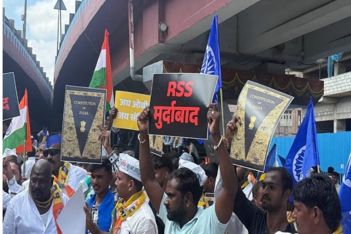  महाराष्ट्र : 'जय भीम' के नारों के बीच VBA ने जन आक्रोश मोर्चा निकाला