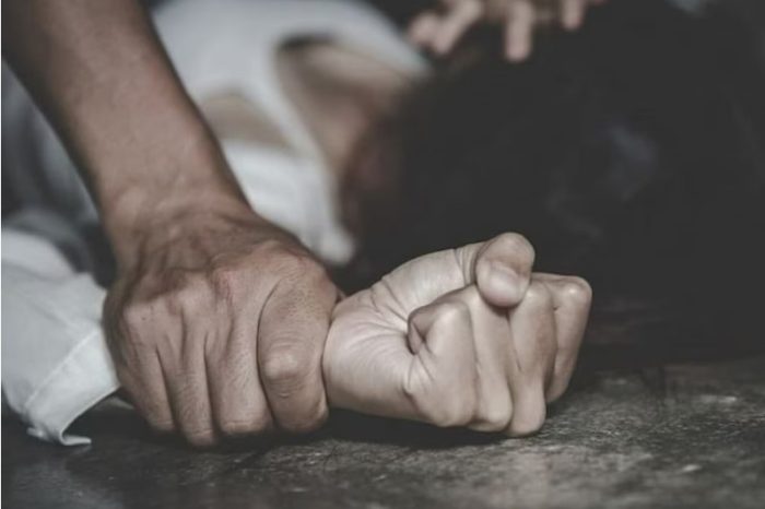 देहरादून में 6 मा ह की गर्भवती दलित महिला से रेप, पंचायत में पति को थमाए 1 लाख रुपए