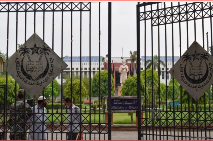 जामिया मिल्लिया: कर्मचारी के साथ मारपीट, जातिसूचक गाली देने का आरोप; शिक्षक पर एफआईआर