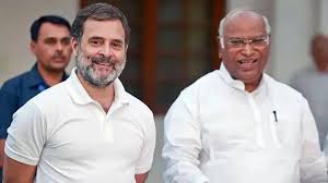 कांग्रेस ने दलबदल की अटकलों को खारिज किया, राज्य के विधायक खड़गे और राहुल से मिले