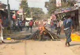 बिहार में परिवार को गांव के श्मशान घाट पर जाने से रोके जाने के बाद एक बुजुर्ग दलित महिला का सड़क पर अंतिम संस्कार किया गया