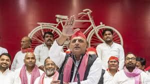 उत्तर प्रदेश में दलित और पिछड़े वर्ग SP के मुख्य वोटर इलाकों से बाहर हो गए हैं।
