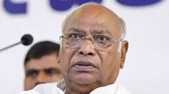 'गहरा खेद': BJP की तीखी प्रतिक्रिया के बाद, मल्लिकार्जुन खड़गे ने 'गुजरात के लोग अनपढ़ हैं' वाली टिप्पणी के लिए माफ़ी मांगी