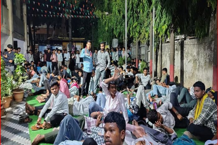 स्कॉलरशिप, भत्तों में देरी और जर्जर हॉस्टलों को लेकर नागपुर में आदिवासी छात्रों का प्रदर्शन:नागपुर