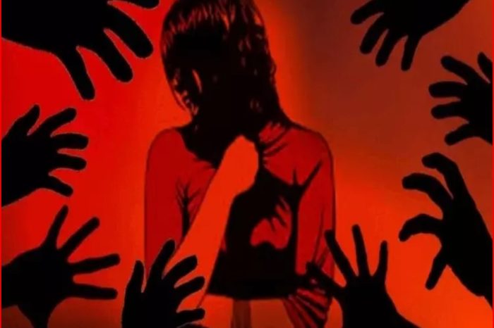 UP: 'चोरी' के आरोप में दलित लड़की को पेड़ से बांधकर पीटा गया; वाराणसी में नाबालिग दलित छात्रा का अपहरण कर रेप